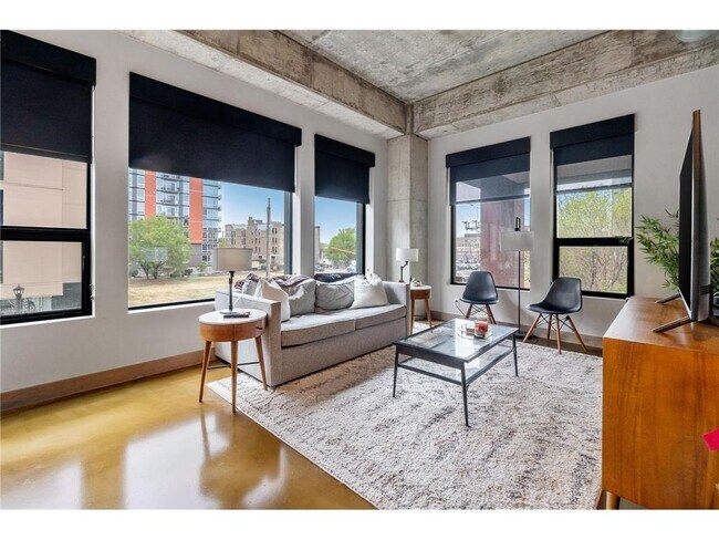 Building Photo - 728 N 3rd St