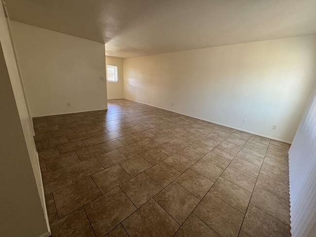 Building Photo - West Phoenix Townhome