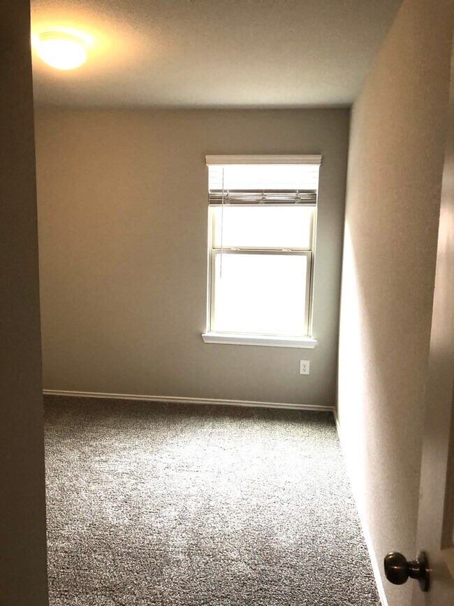 Building Photo - 21422 Chester Cliff Ln