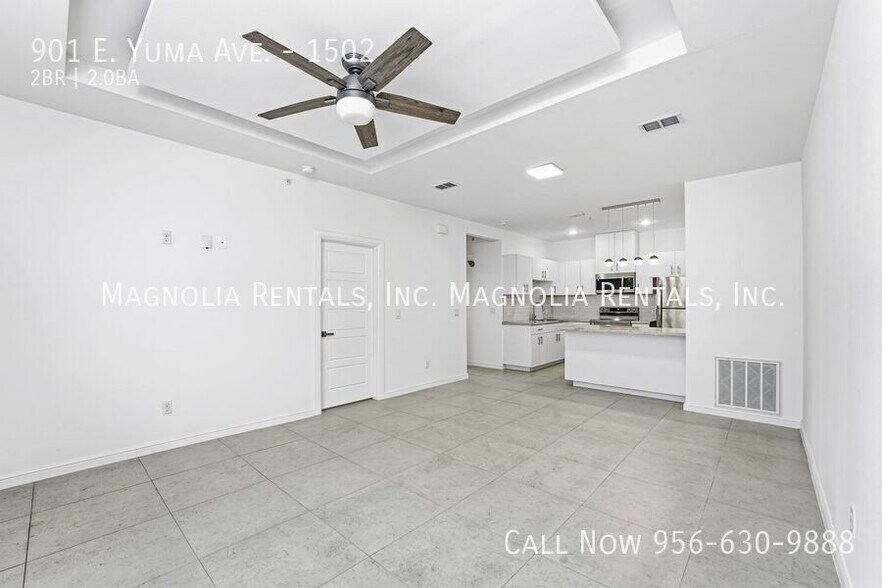 Building Photo - 901 E Yuma Ave