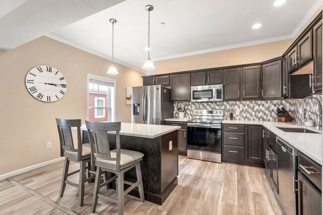 Building Photo - 1 Elm St