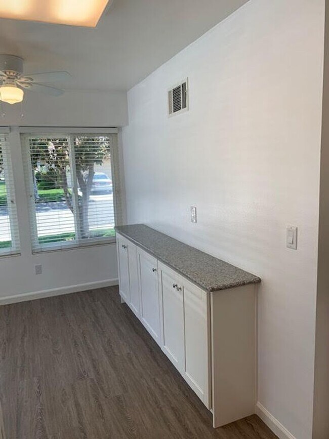 Building Photo - A beautiful Del Mar model for lease in Leisure Village