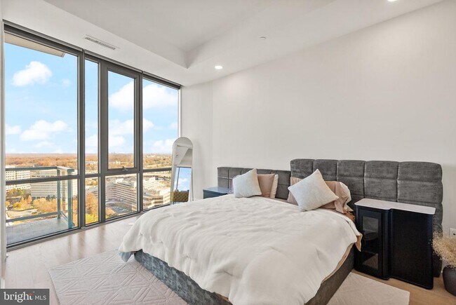 Building Photo - 7887 Jones Branch Dr