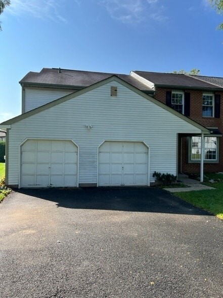 1 car garage - 1777 N Dove Rd