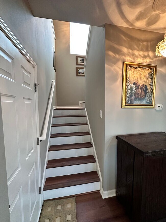 Building Photo - Exclusively Offered By Muse Realty Rentals...