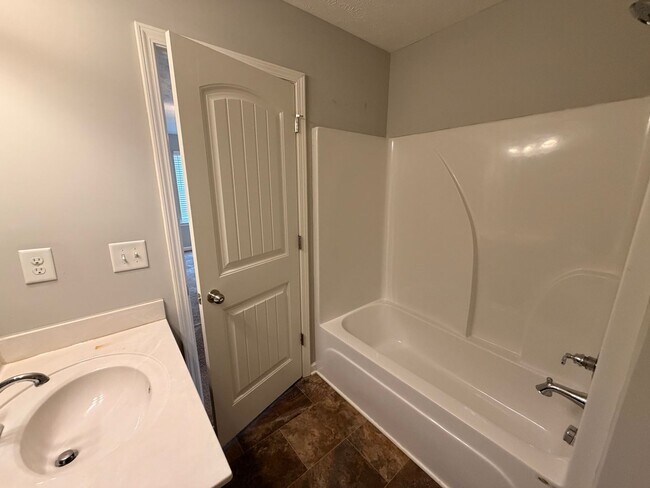 Building Photo - 2 Bedroom, 2.5 Bath Townhome in Antioch - Available Now!
