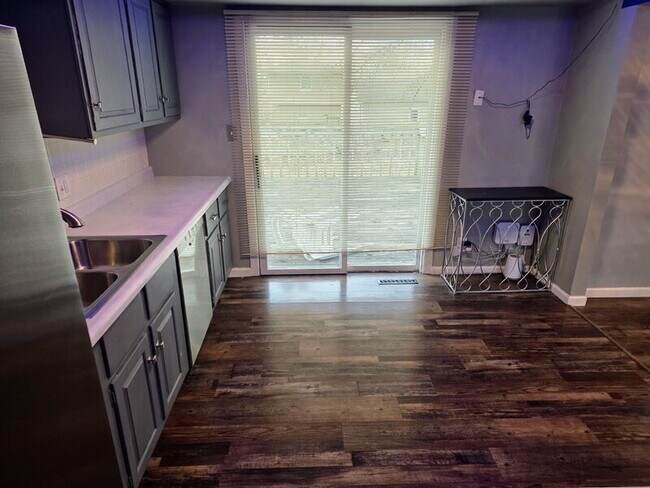 Building Photo - 320 34th St