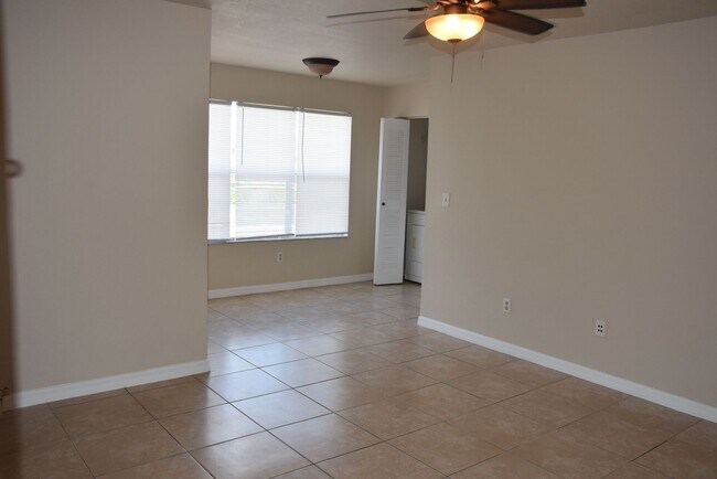 Building Photo - Limited-Time Offer! Rent on or before Mond...