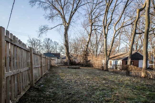 Building Photo - Cozy and Charming Two-Bedroom House with M...