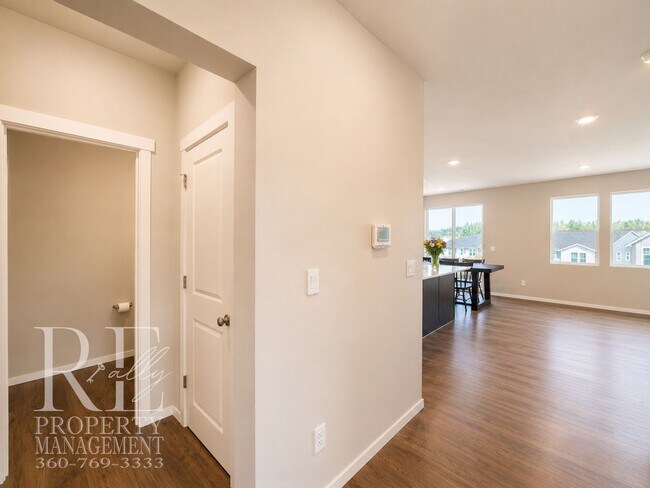 Building Photo - 6657 Yorktown Pl NE