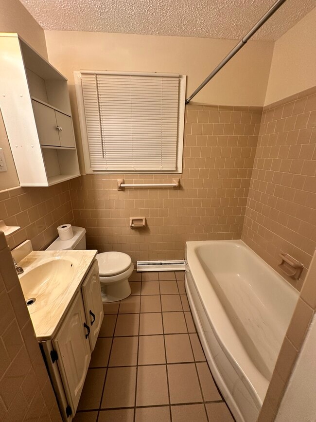 Building Photo - 175 Woodland Dr
