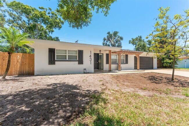 Building Photo - 1431 San Helen Dr