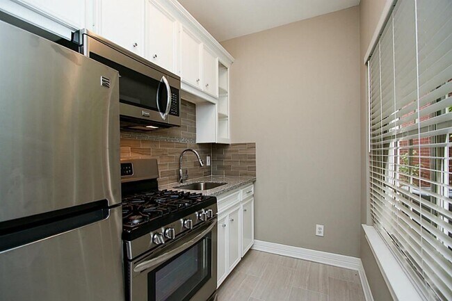 Building Photo - 1709 Peden St