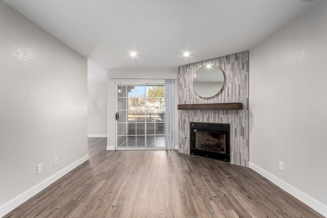 Building Photo - Stunning Renovated 3-Bedroom condo in The ...