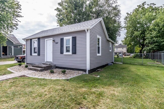 Primary Photo - 1 Bedroom House in O'Fallon