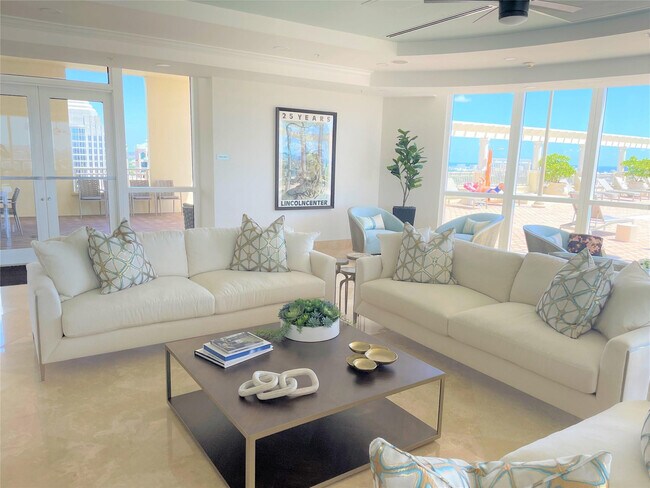 Building Photo - 511 SE 5 Ave