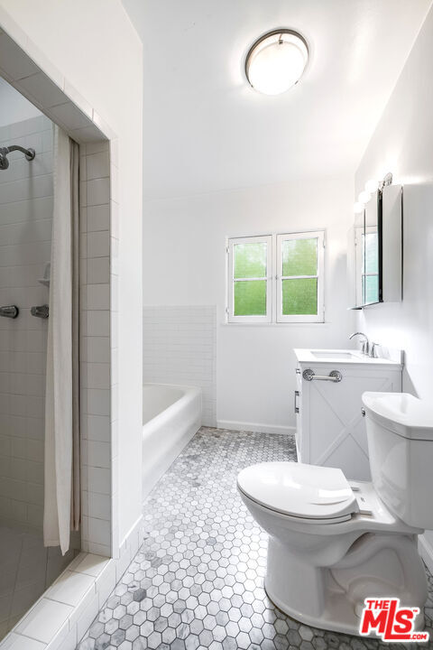 Building Photo - 601 Hayworth Ave