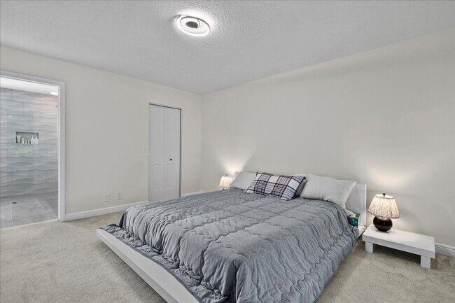 Building Photo - 2447 Country Golf Dr
