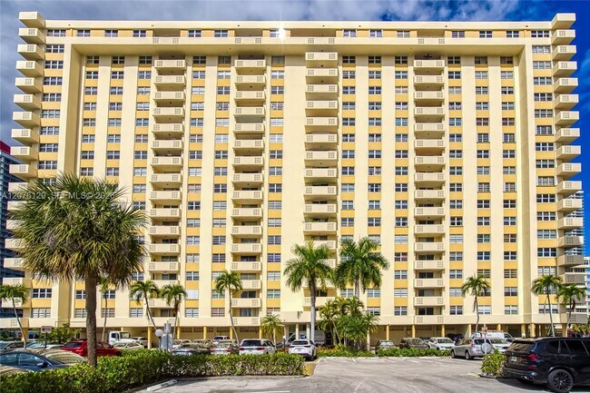 Building Photo - 1833 S Ocean Dr