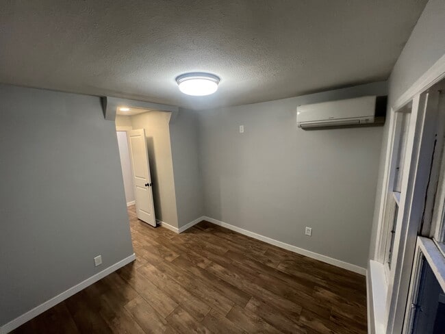 Building Photo - 305 Calistoga St W