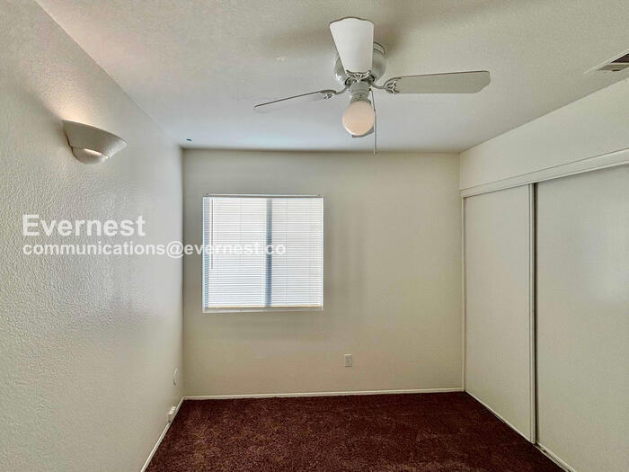 Building Photo - 27620 Parkside Dr