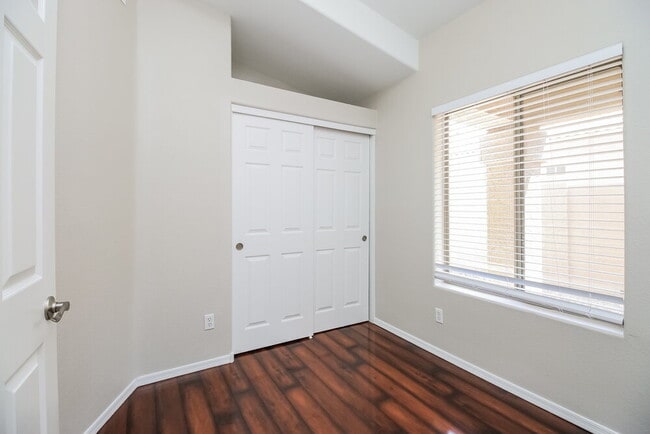 Building Photo - 1617 W Kesler Ln