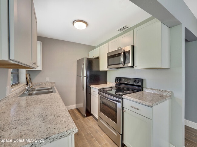 Building Photo - 2056 Little John Rd