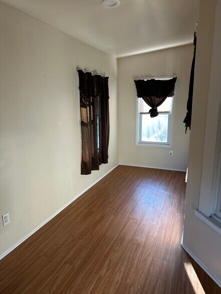 Building Photo - 18 Noll Pl