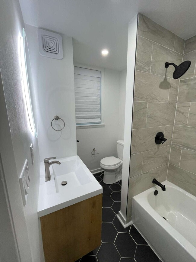 Building Photo - 107 Shoup St