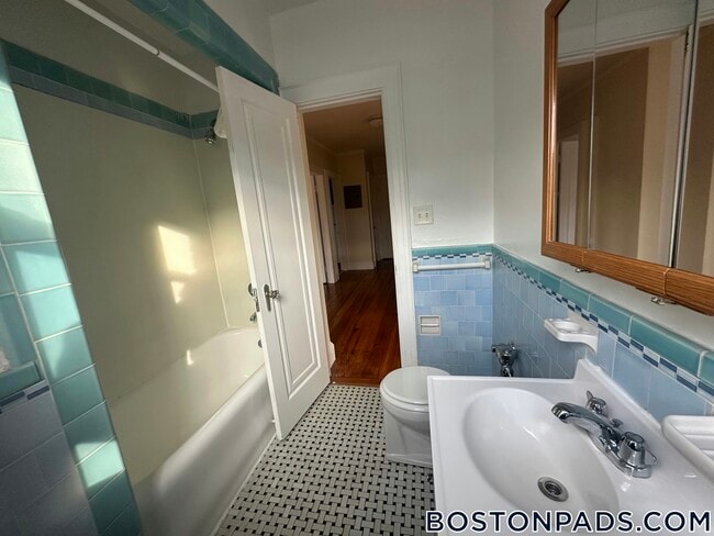 Building Photo - 2045 Commonwealth Ave