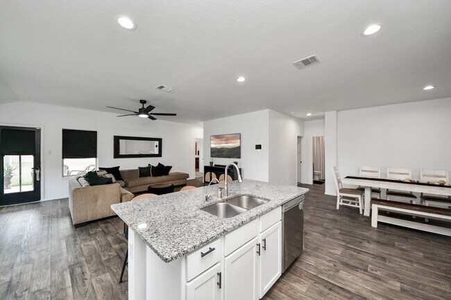 Building Photo - 22939 San Giorgio Ct
