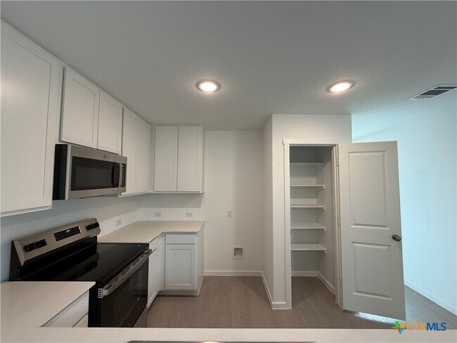 Building Photo - 130 Pastar Fls