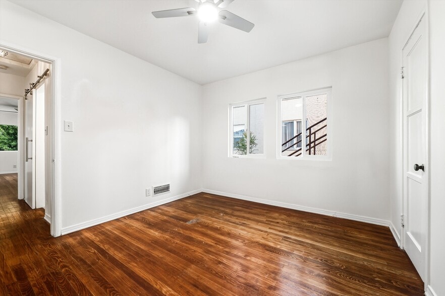 Building Photo - 1319 S Mansfield Ave