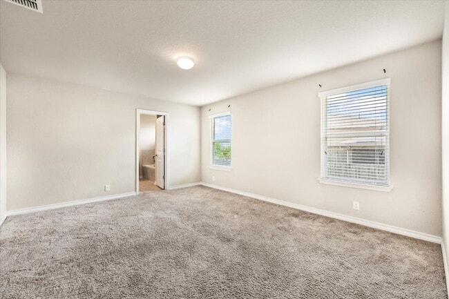Building Photo - Large, 4 bedroom single story in a beautiful community full of amenities for you to enjoy!