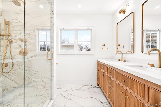 Building Photo - 306 Hunter St