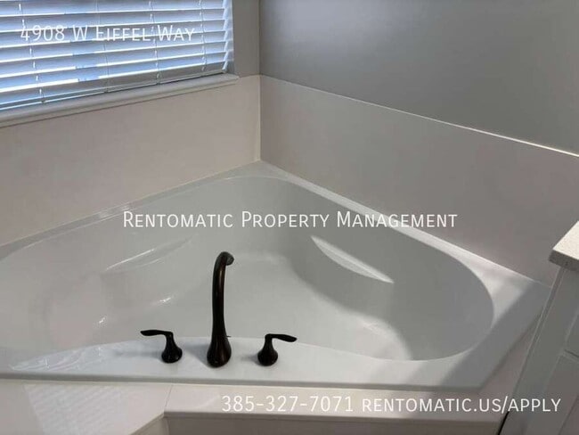 Building Photo - 4908 Eiffel Wy