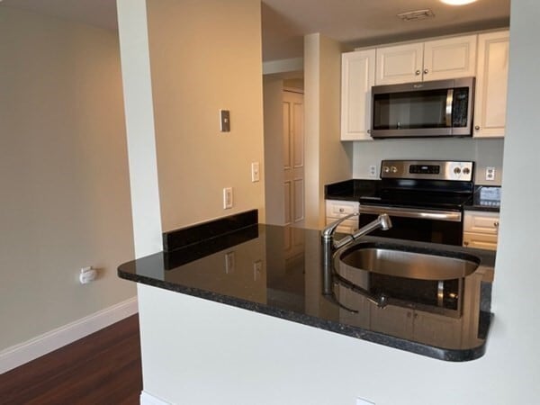 Building Photo - 8-12 Museum Way