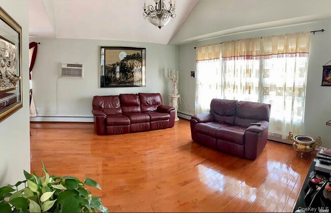 Primary Photo - 99 Ormond St