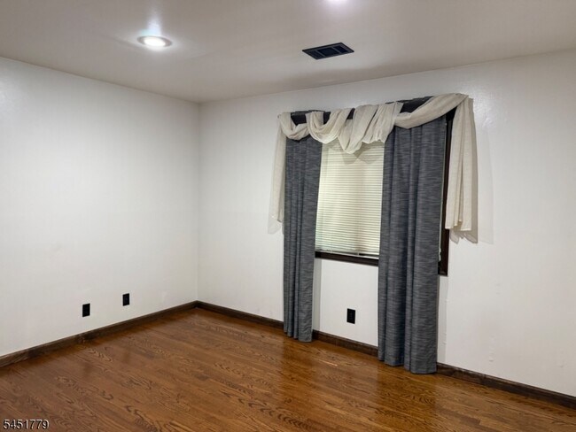 Building Photo - 52 Heckel St
