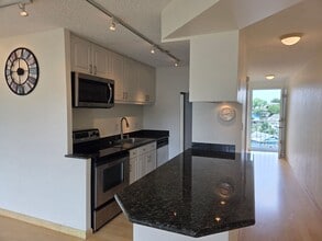 Building Photo - Conveniently located 1 bedroom, 1 bath & 1 parking in Punchbowl