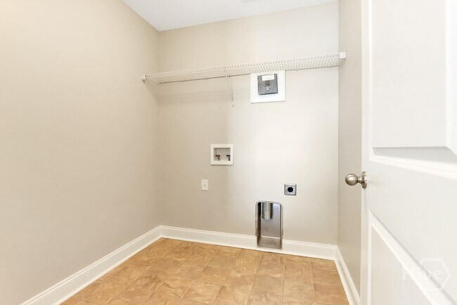 Building Photo - 255 Red Oak Dr