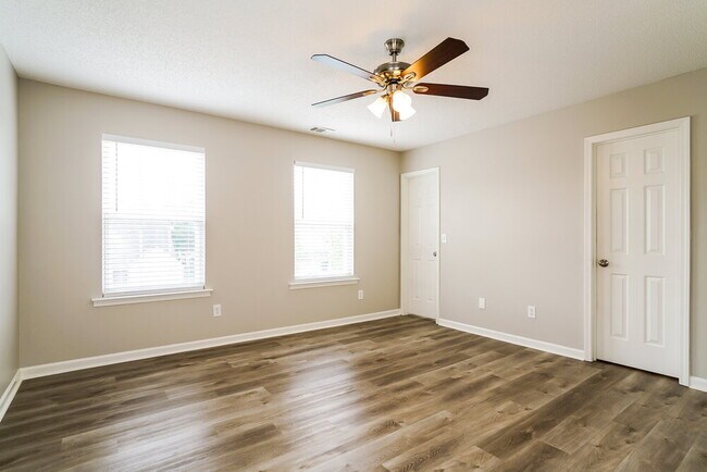 Building Photo - 8145 Wesley Farm Dr