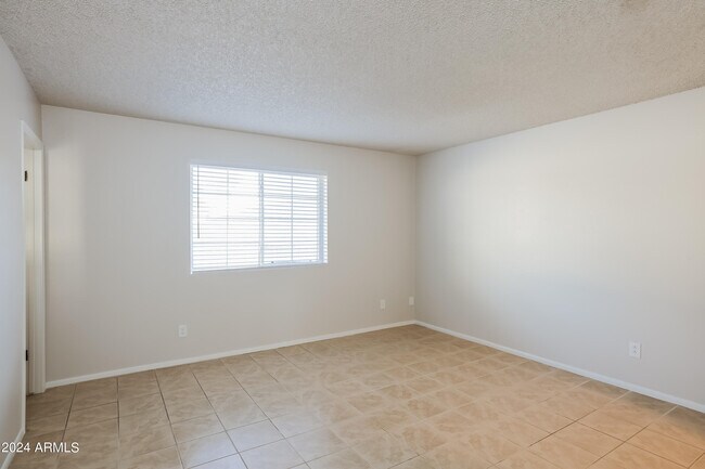 Building Photo - 2708 W Acoma Dr