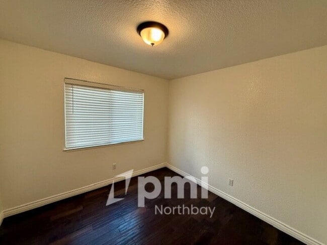 Building Photo - 1126 Meadowlark Dr