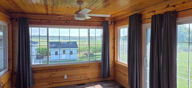 Building Photo - Charming 4-Bedroom Haven with Hardwood Elegance on Main St, New Prague!