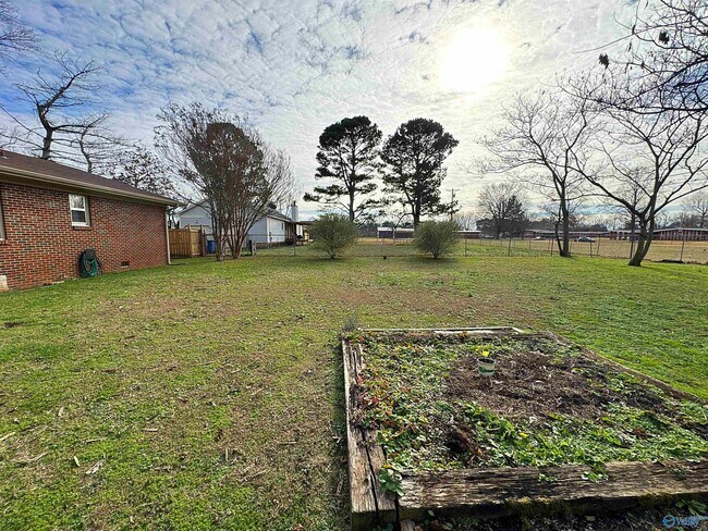 Building Photo - 1409 N Houston St