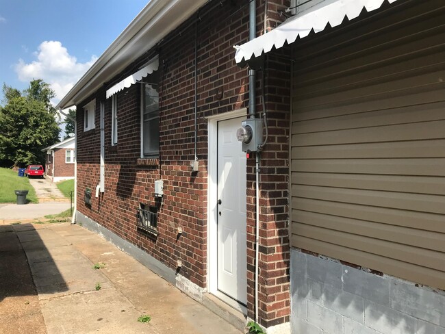 Building Photo - 1260 Gimblin St