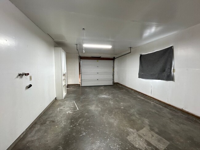 Building Photo - 3 Bedroom / 1 Bathroom home in Metolius