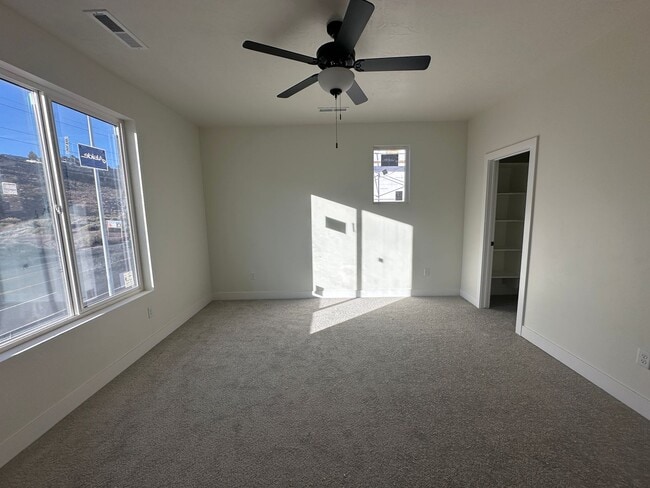 Building Photo - Brand New Townhome