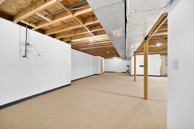 Building Photo - 121 Caldwell Dr